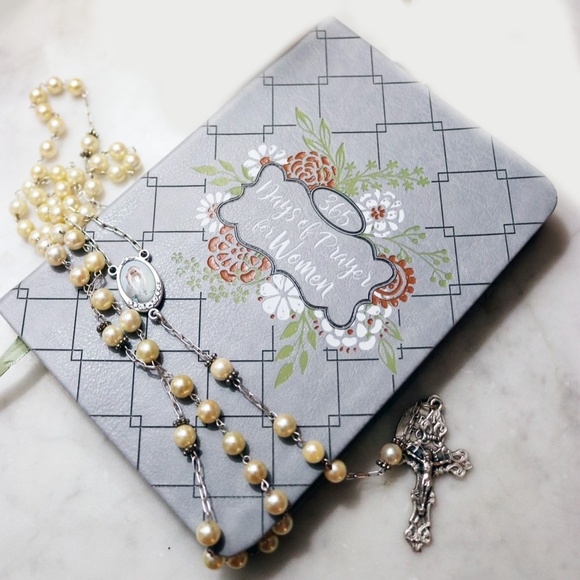 🙏🏻🕊 365 Days of Prayer for Women - Prayer Book - Ladies’ Religious Gift 🙏🏻✨ - Picture 9 of 15